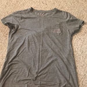 vineyard vines t-shirt